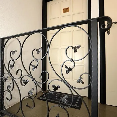 Secret Life דירה