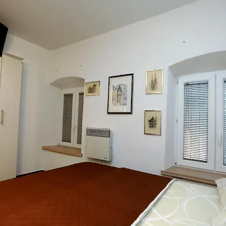 Secret Life דירה